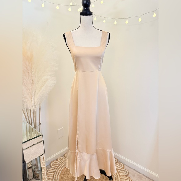 Show Me Your MuMu Dresses & Skirts - 🌾 Show‎ Me Your MuMu Satiny Champagne Dress